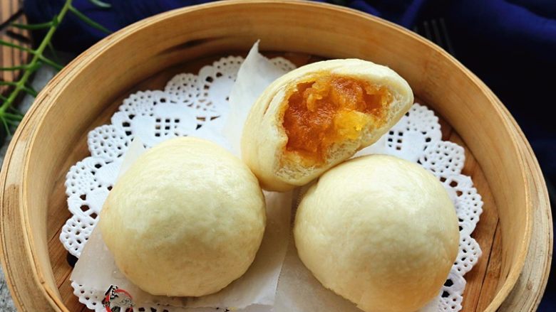 绵密香甜的流沙包,掰开一块,香味扑鼻而来