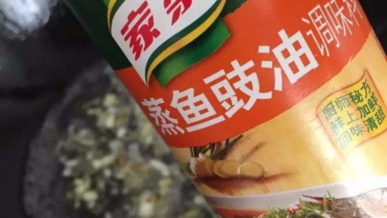 虾仁猪肉白菜卷【鲜上加鲜的宴客菜】,放少许蒸鱼豉油