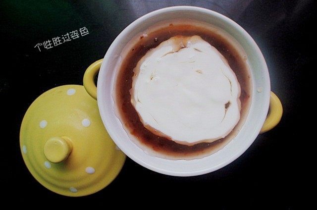酸奶桃胶羹,加入酸奶,酸奶最后选择稠一点的