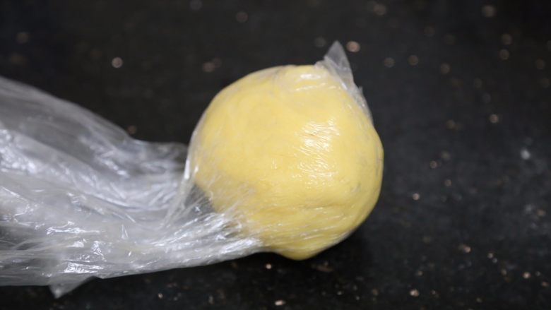 花环糖霜饼干,装入保鲜袋,冷藏1小时
