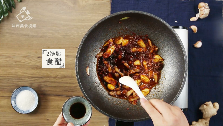 芒种节气宜清淡滋补,干烧鲤鱼好吃又养生,加入两汤匙食醋