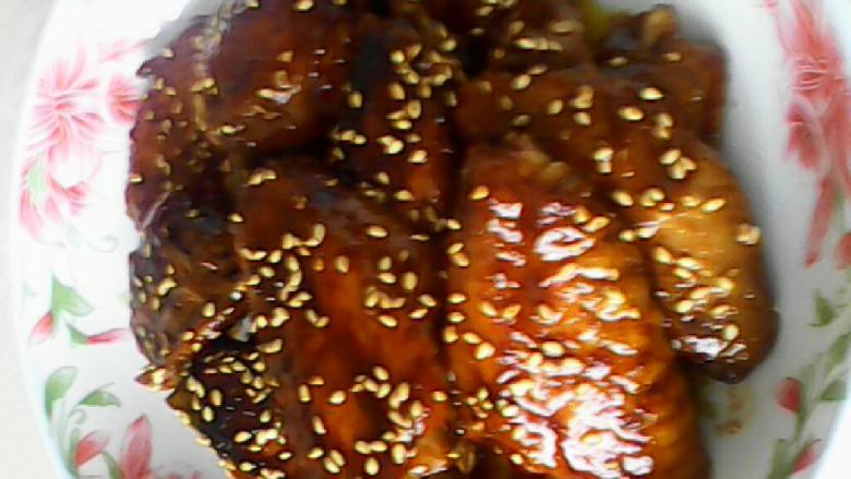 可乐鸡翅,放白芝麻点缀，作品完成啦！