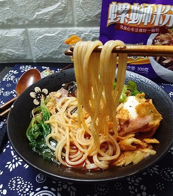 柳州螺蛳粉,米粉滑嫩、酸辣够味,真心好吃