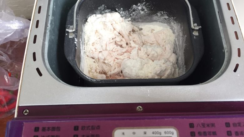 牛肉手擀面,启动,面包机的和面程序,一个15分钟;
