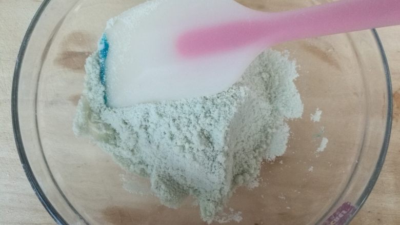海洋之星——意式马卡龙,中间挖坑放入蛋白,盖住。