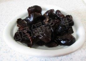 飘香鸡什锦菌菇火锅,<a style='color:red;display:inline-block;' href='/shicai/ 233'>木耳</a>用温水泡发后,去蒂,清洗干净,用手撕成大小均等的块,沥干水分备用