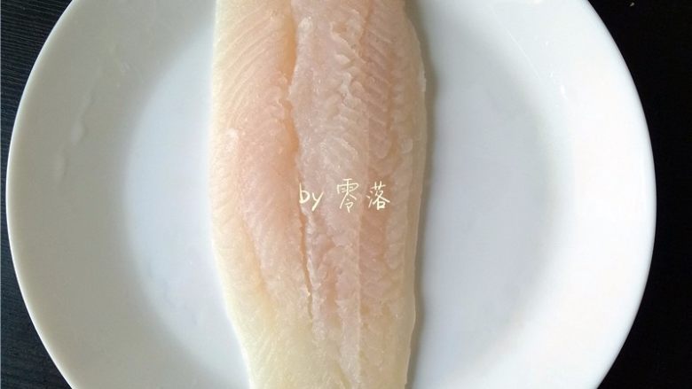 柠香鱼柳,鱼柳洗净,拭干水分;