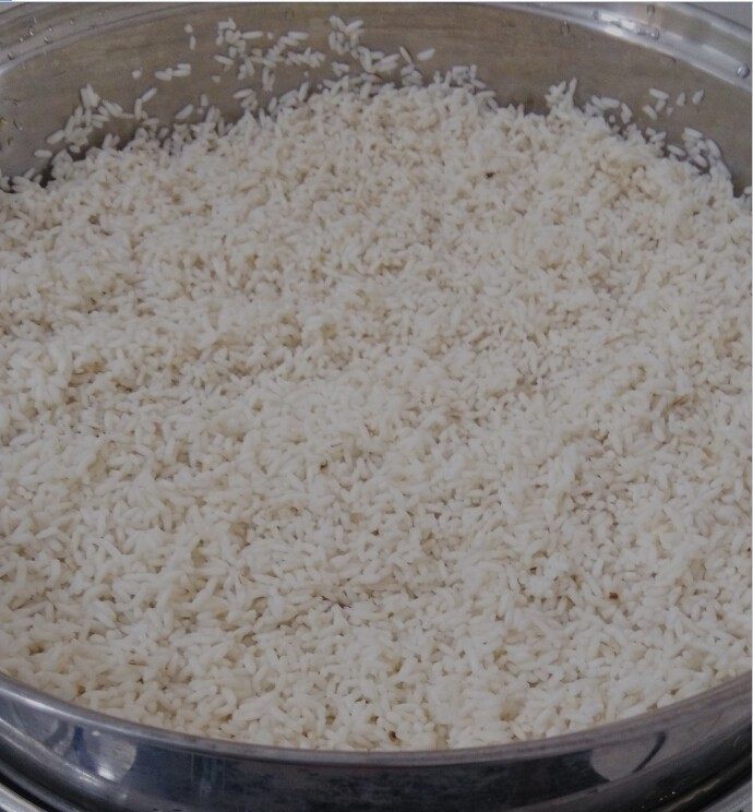 油炸糯米丸子,350克糯米洗净煮熟,煮的过程中可以做其他食材的准备工作