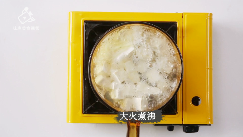 白贝豆腐萝卜汤,夏季消暑滋补必备 ,大火煮沸