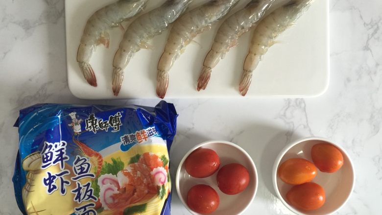鲜虾脆面盏, 准备材料,洗净备用。