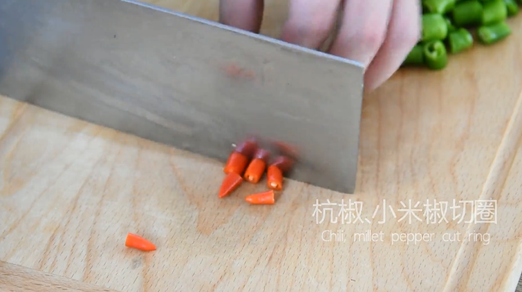 茄子这样做简直太美味了,男女老少都爱吃!,杭椒、小米椒切圈