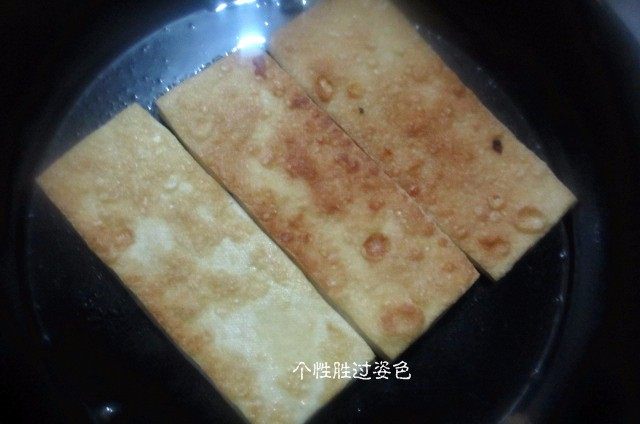 卤味拼盘,豆干用油煎至俩面金黄