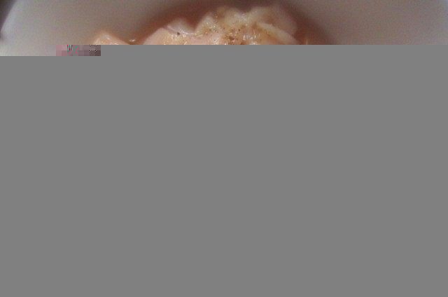皮卡丘焖饭,鸡肉切成丁用料酒胡椒粉腌制