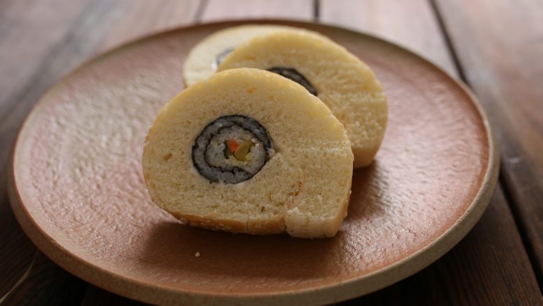 寿司面包卷:来个口味丰富的咸面包换换口味,然后切段即可食用。