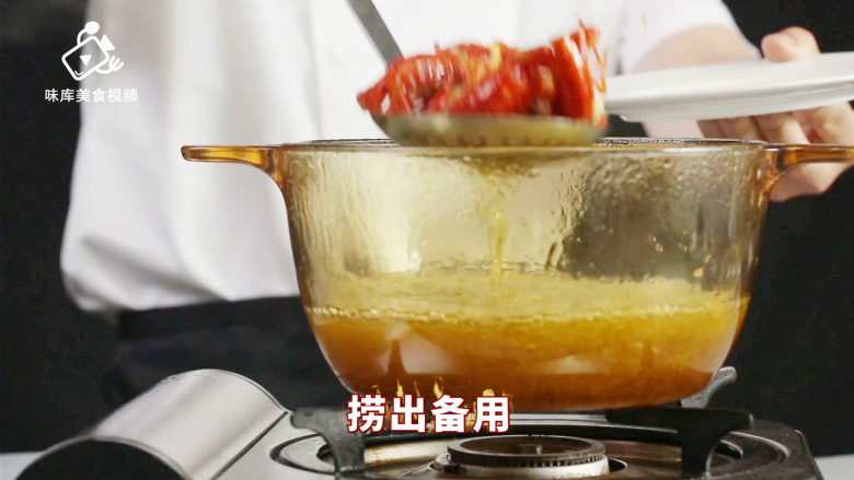 经典十三香小龙虾,这样做好吃到炸裂 ,捞出备用