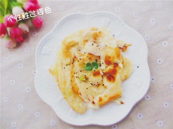 千层葱花酥饼,烫面葱花千层饼，层层分明