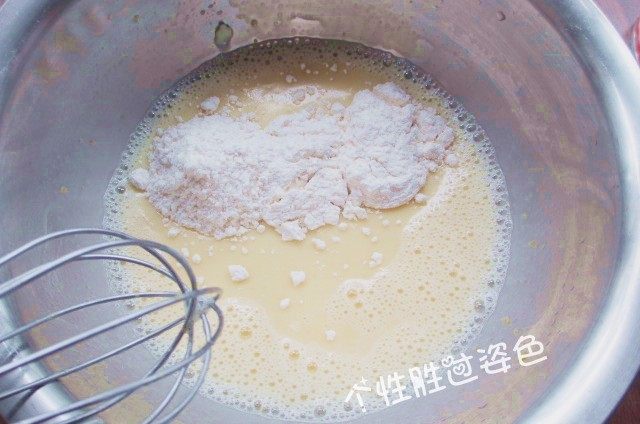 铜锣烧,分次筛入泡打粉和低筋面粉并搅拌均匀