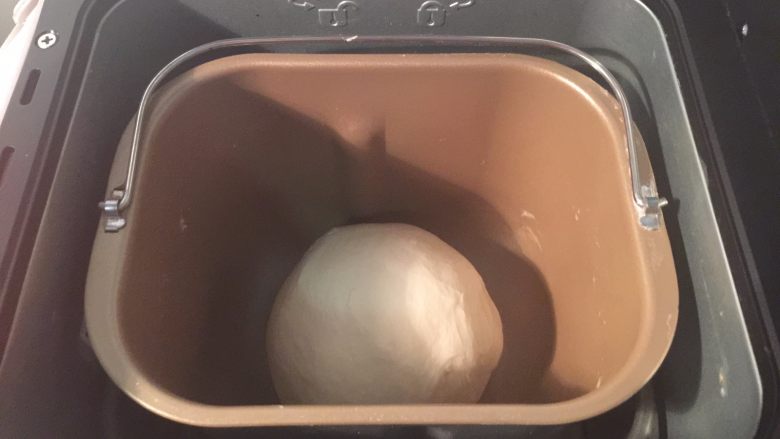 炼乳蔓越莓手撕包,用了2个程序40分钟,面团揉至完全阶段