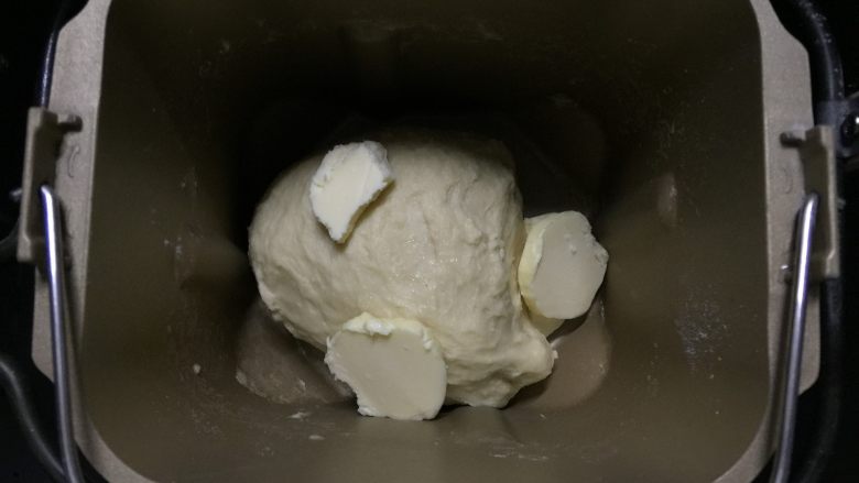 全蛋吐司-黑金刚吐司,程序结束后,加入软化后的黄油,再运行一个IMIX程序