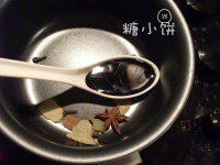 铁蛋,加入<a style='color:red;display:inline-block;' href='/shicai/ 762'>老抽</a>1汤匙~用了比较多的<a style='color:red;display:inline-block;' href='/shicai/ 762'>老抽</a>是为了上色