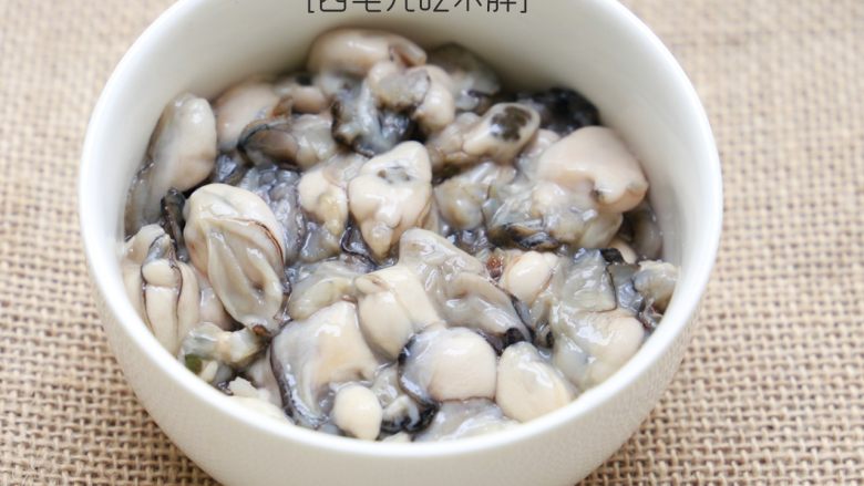海蛎紫菜煲,先洗好<a style='color:red;display:inline-block;' href='/shicai/ 10077'>海蛎</a>;