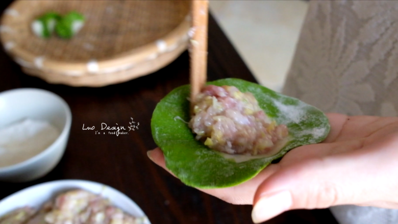 翡翠白玉饺子,用泥萌习惯的包饺子的方法包起来就好啦！
