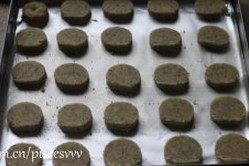 红茶酥饼,入180度预热的烤箱,中层上下火烤15~20分钟