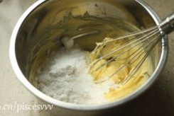 小熊猫饼干,略搅打后,加糖粉及盐