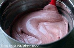 红丝绒蛋糕,继续用橡皮刮刀翻拌均匀