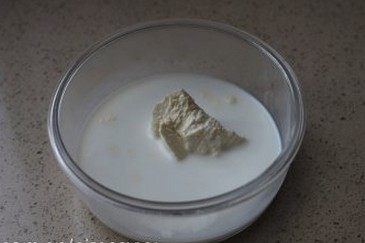 奶油奶酪布丁,隔热水用打蛋器慢慢搅打