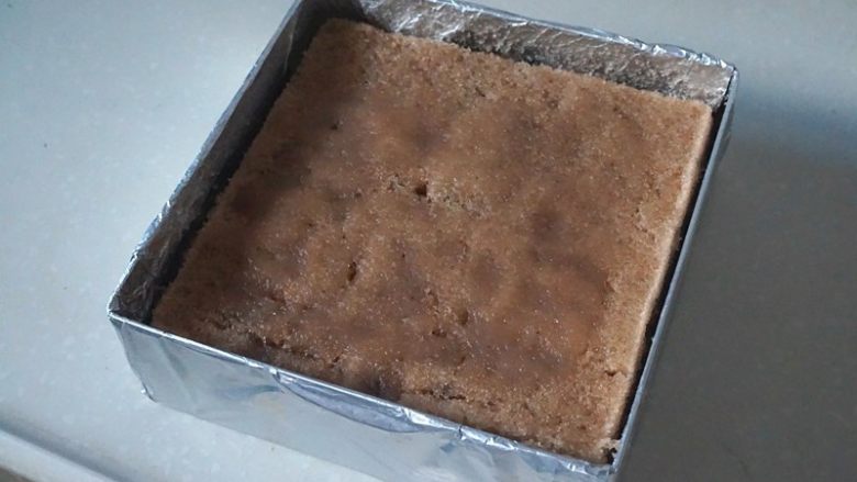 蜜豆松糕,蒸好的红豆松糕,放凉切块就可以食用了
