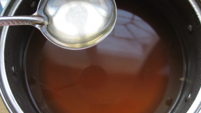 鲜族冷面:冰凉爽口.夏之美味,加入白醋(不要用别的醋,必须用白醋)。