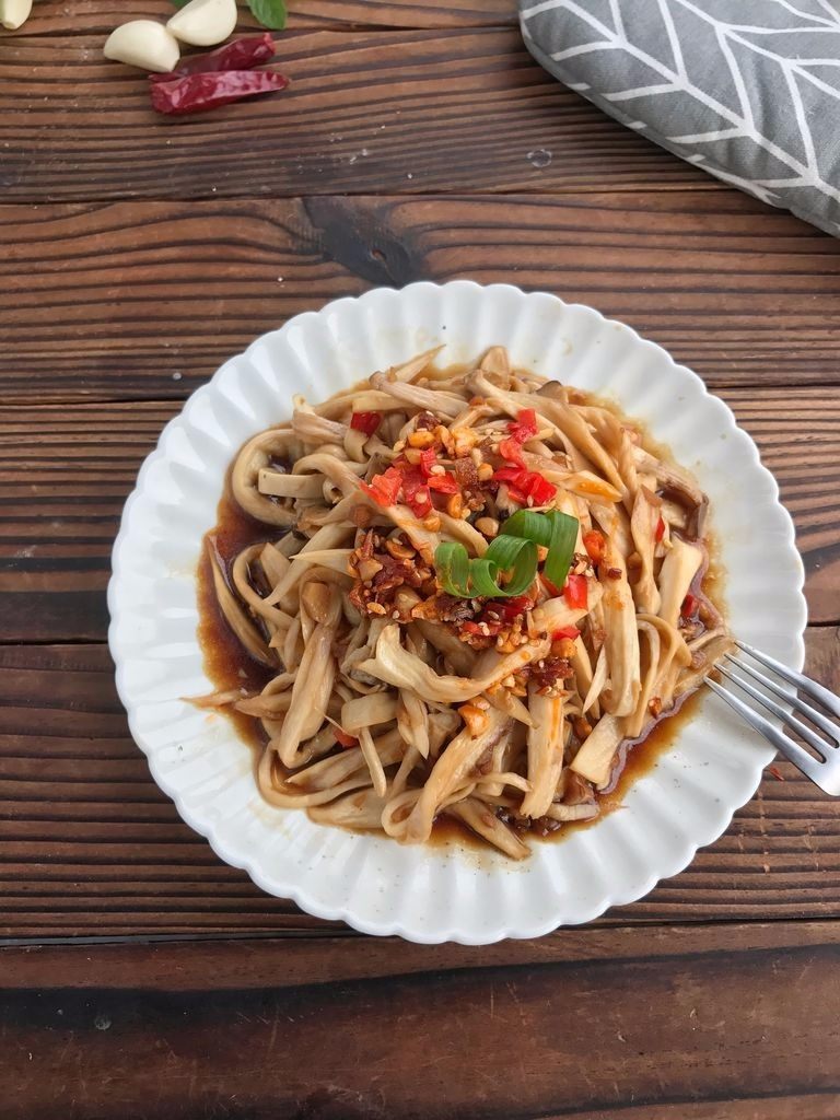 凉拌杏鲍菇 ,成品也相当漂亮~