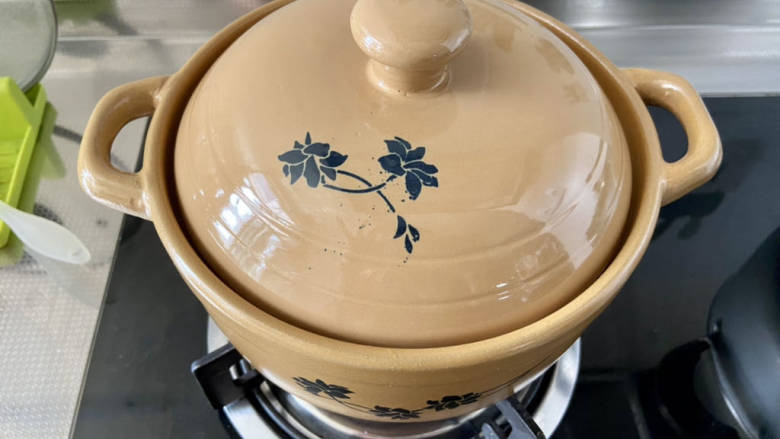 豆腐蛋花汤➕杂菌豆腐蛋花汤,加盖,小火炖煮5分钟