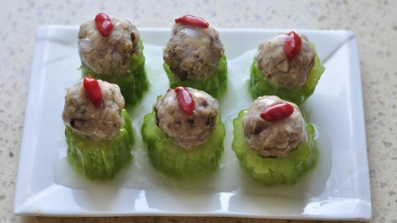 燕麦苦瓜酿,趁热即可食用。
