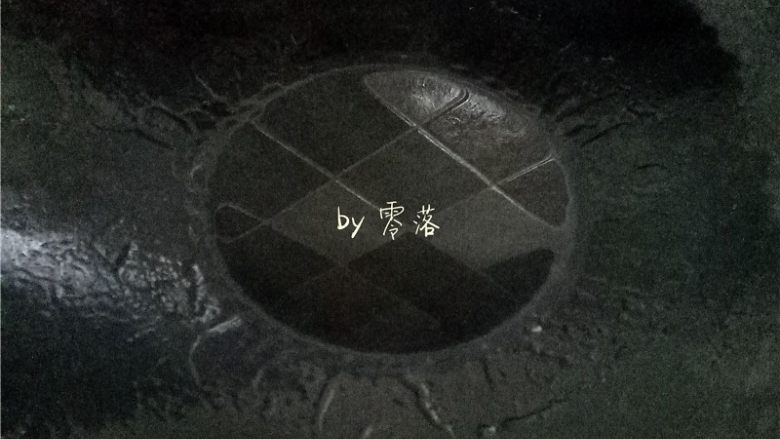 白菜酱油面,炒锅倒入适量<a style='color:red;display:inline-block;' href='/shicai/ 857'>植物油</a>烧热;