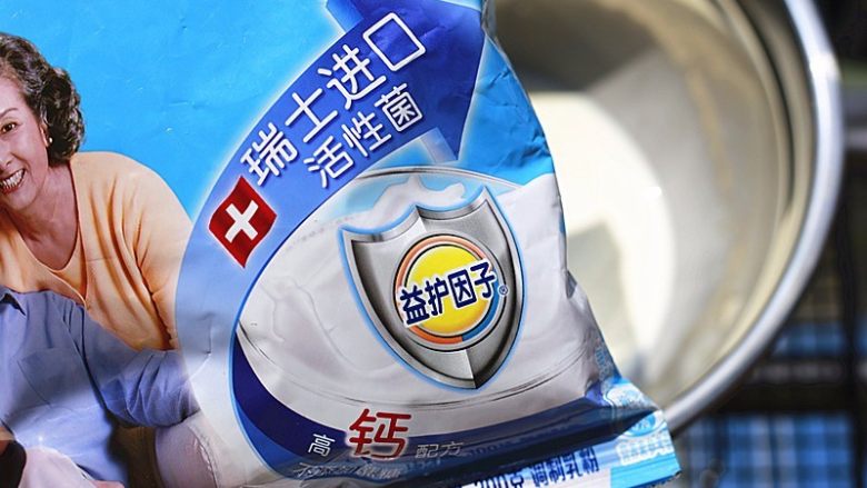 奶香浓郁哒-花生小奶糕,加入<a style='color:red;display:inline-block;' href='/shicai/ 1124'>奶粉</a>,彻底拌匀至无颗粒状态