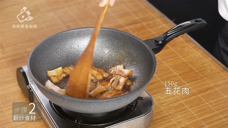 深夜食堂里的招牌菜,一道温暖人心的大锅菜,加入150g<a style='color:red;display:inline-block;' href='/shicai/ 428'>五花肉</a>