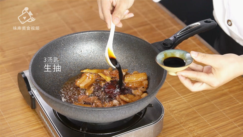 深夜食堂里的招牌菜,一道温暖人心的大锅菜, 加入3汤匙生抽