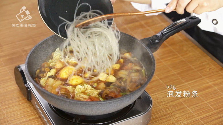 深夜食堂里的招牌菜,一道温暖人心的大锅菜, 加入50g泡发粉条