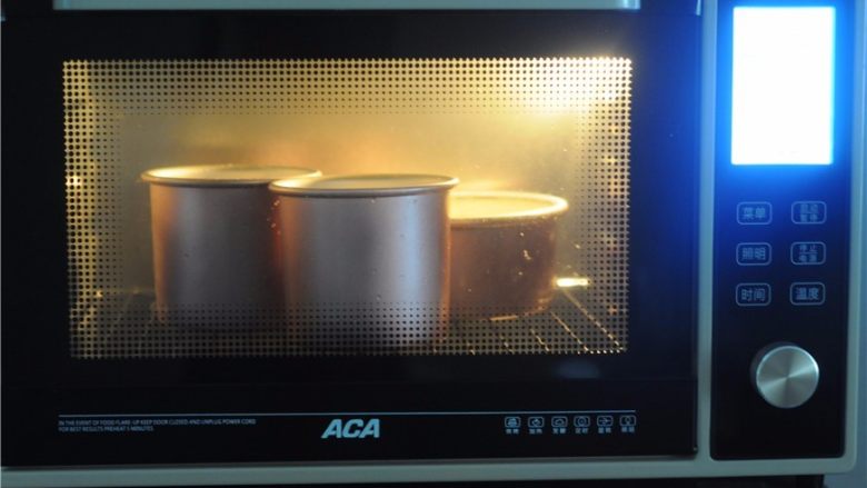 fiuff棉花糖淋面蛋糕,放入烤箱,150度烤1个小时