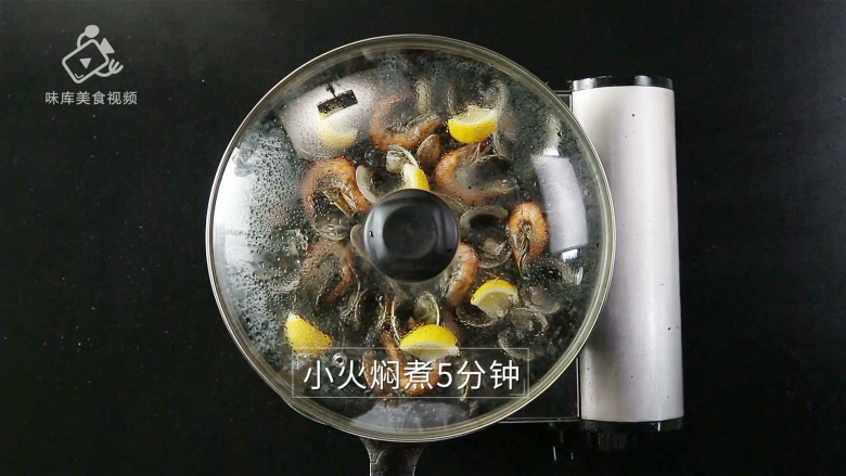 墨鱼汁海鲜饭,够黑够美味的暗黑系料理,小火焖煮5分钟