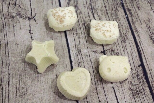 蒸鸡蛋糕, 热的拿出来可直接脱模,很好脱。