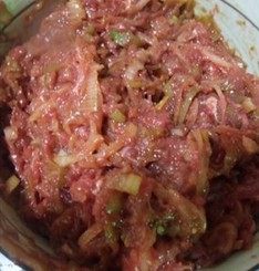 牛肉萝卜水饺,拌匀的牛肉萝卜馅放入冰箱冷藏备用