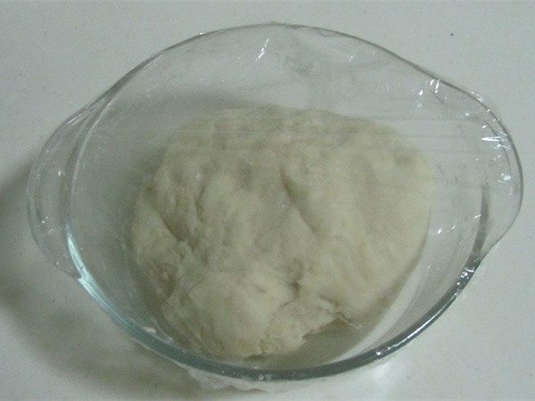 酥脆麻花,揉匀后盖上保鲜膜饧上10-15分钟;