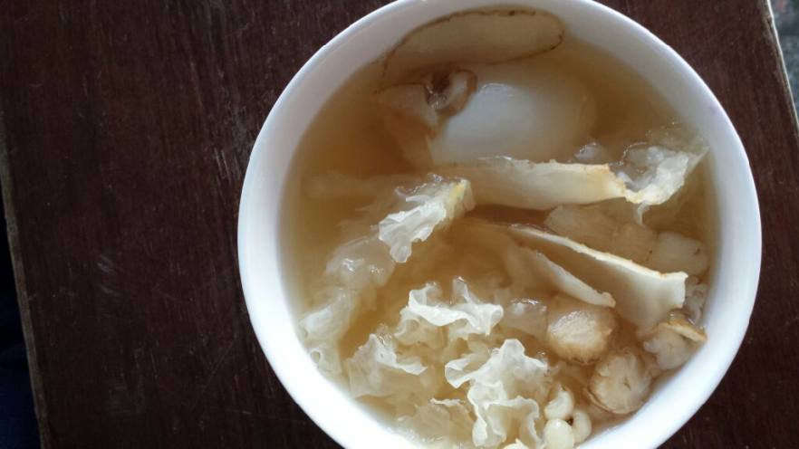 沙参玉竹银耳薏米糖水（加冰糖）