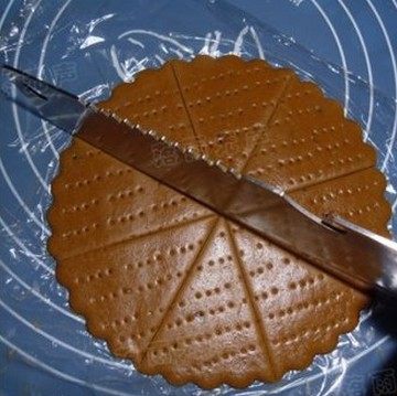 圣诞老人姜饼,用刀切成八等份