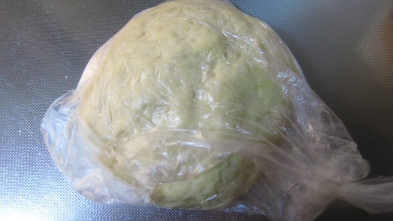 彩虹淡奶油土司:奶香十足又有颜值的面包,发酵至原来的2.5倍大。