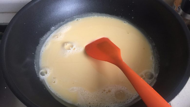 豆乳盒子,全程用小火加热,不断搅拌