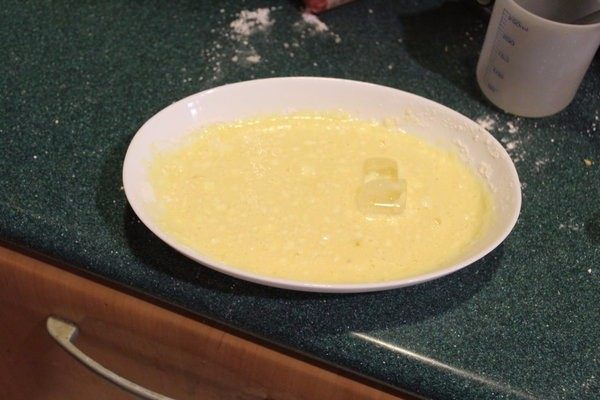 鸡卷,鸡卷要裹上粉浆，先低温慢炸，等炸熟了再高温逼油就可。
粉浆这次用<a style='color:red;display:inline-block;' href='/shicai/ 1108'>蛋</a>、面粉、冰水调了天妇罗的粉浆。
